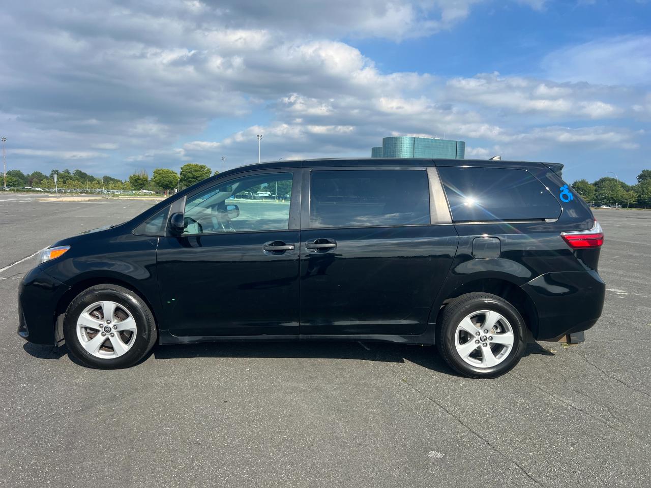 Toyota Sienna LE 7-Passenger Mobility 2020