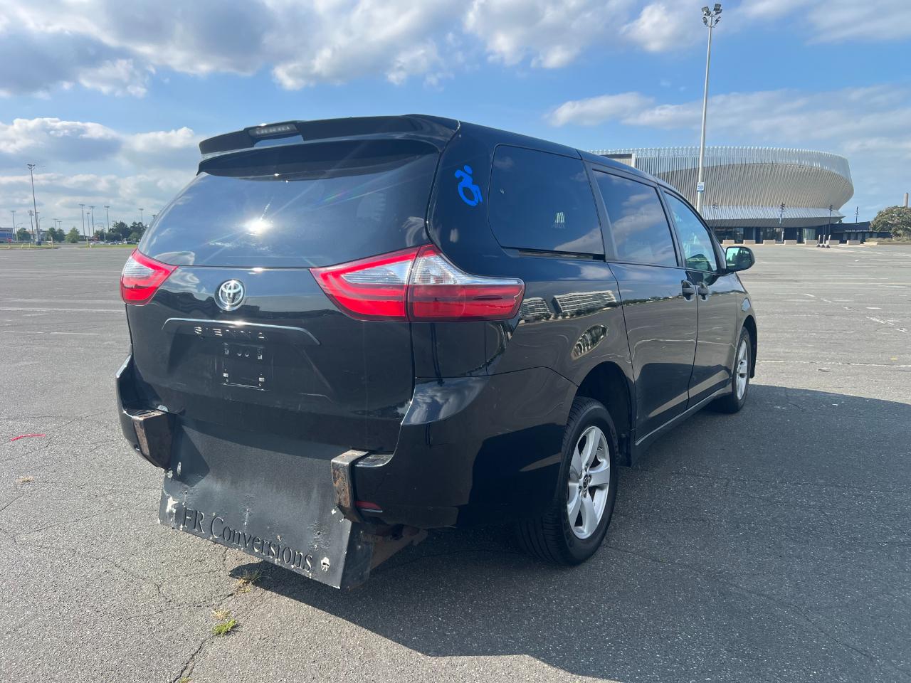 Toyota Sienna LE 7-Passenger Mobility 2020
