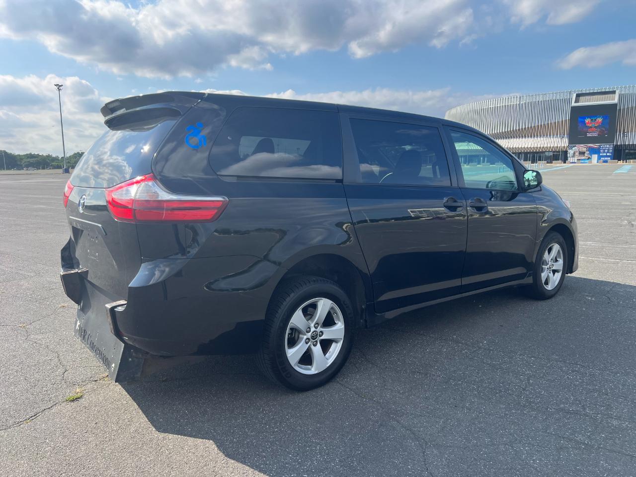 Toyota Sienna LE 7-Passenger Mobility 2020