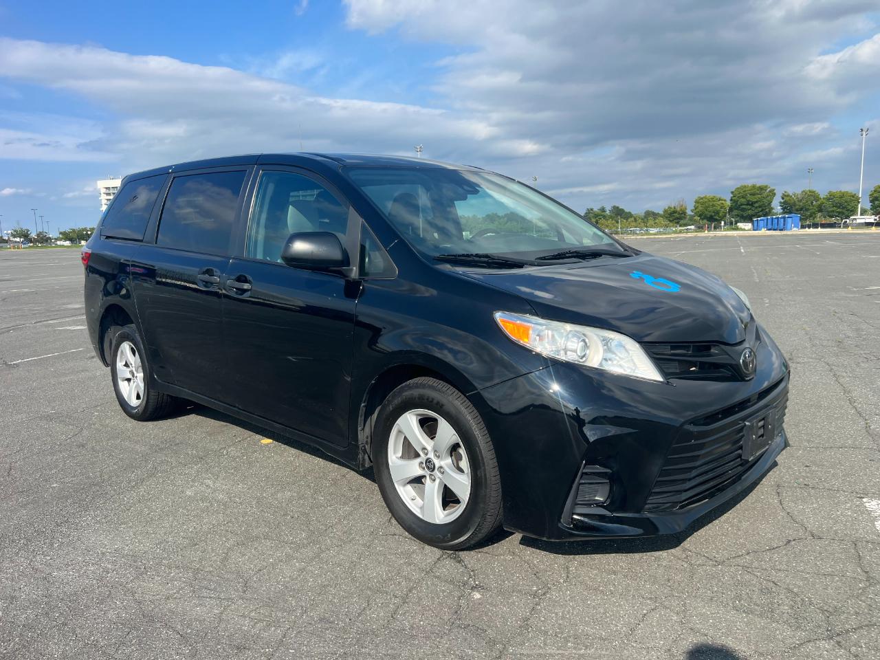 Toyota Sienna LE 7-Passenger Mobility 2020