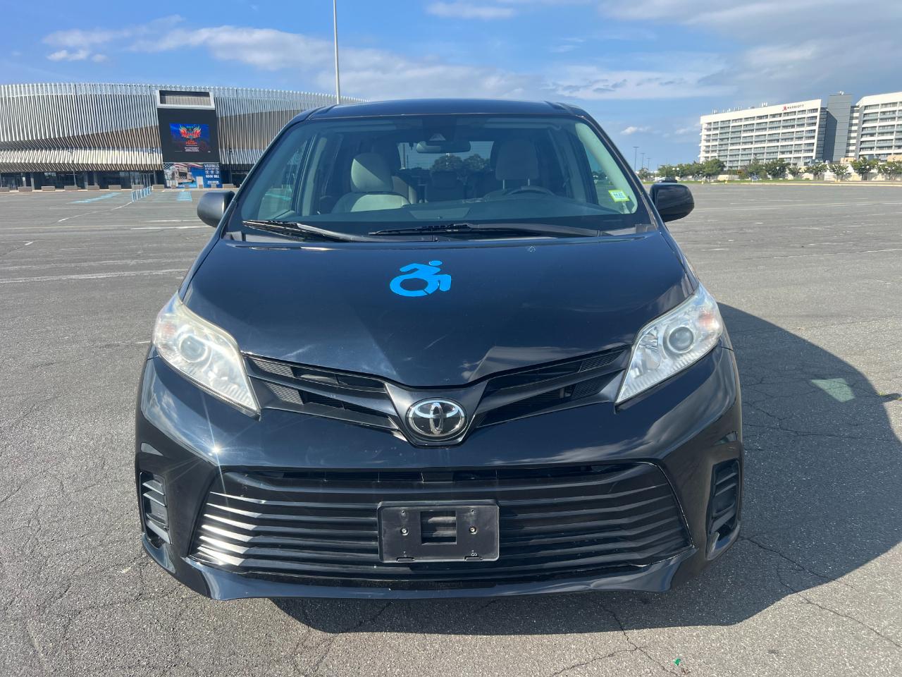 Toyota Sienna LE 7-Passenger Mobility 2020