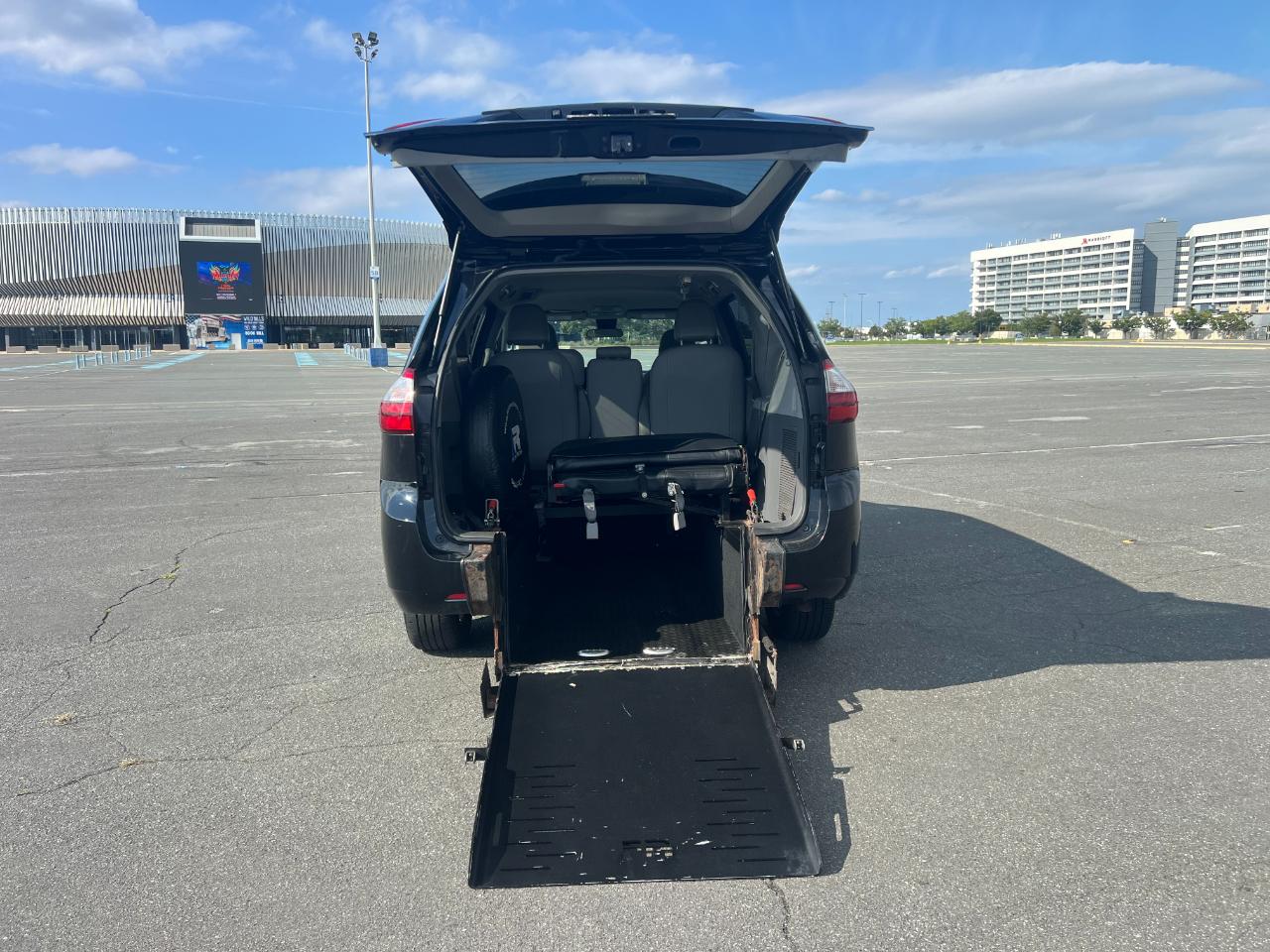 Toyota Sienna LE 7-Passenger Mobility 2020