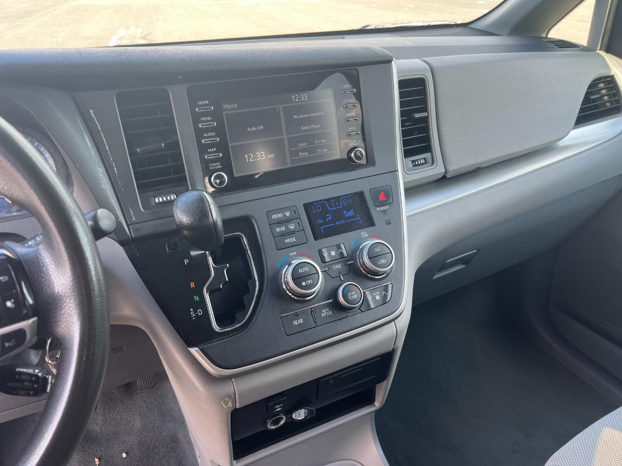 Toyota Sienna LE 7-Passenger Mobility 2020