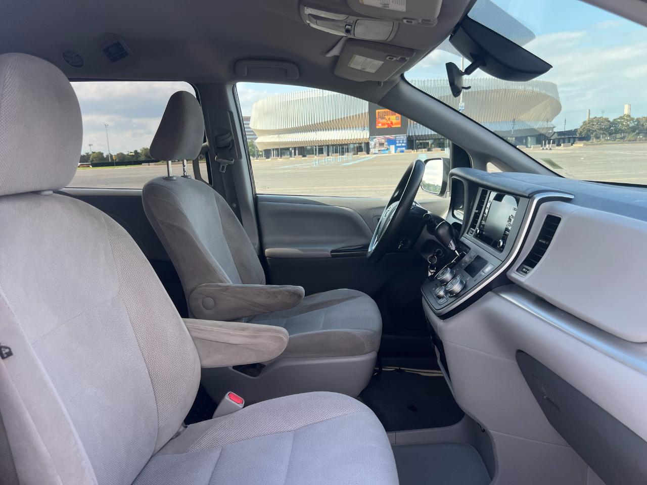 Toyota Sienna LE 7-Passenger Mobility 2020