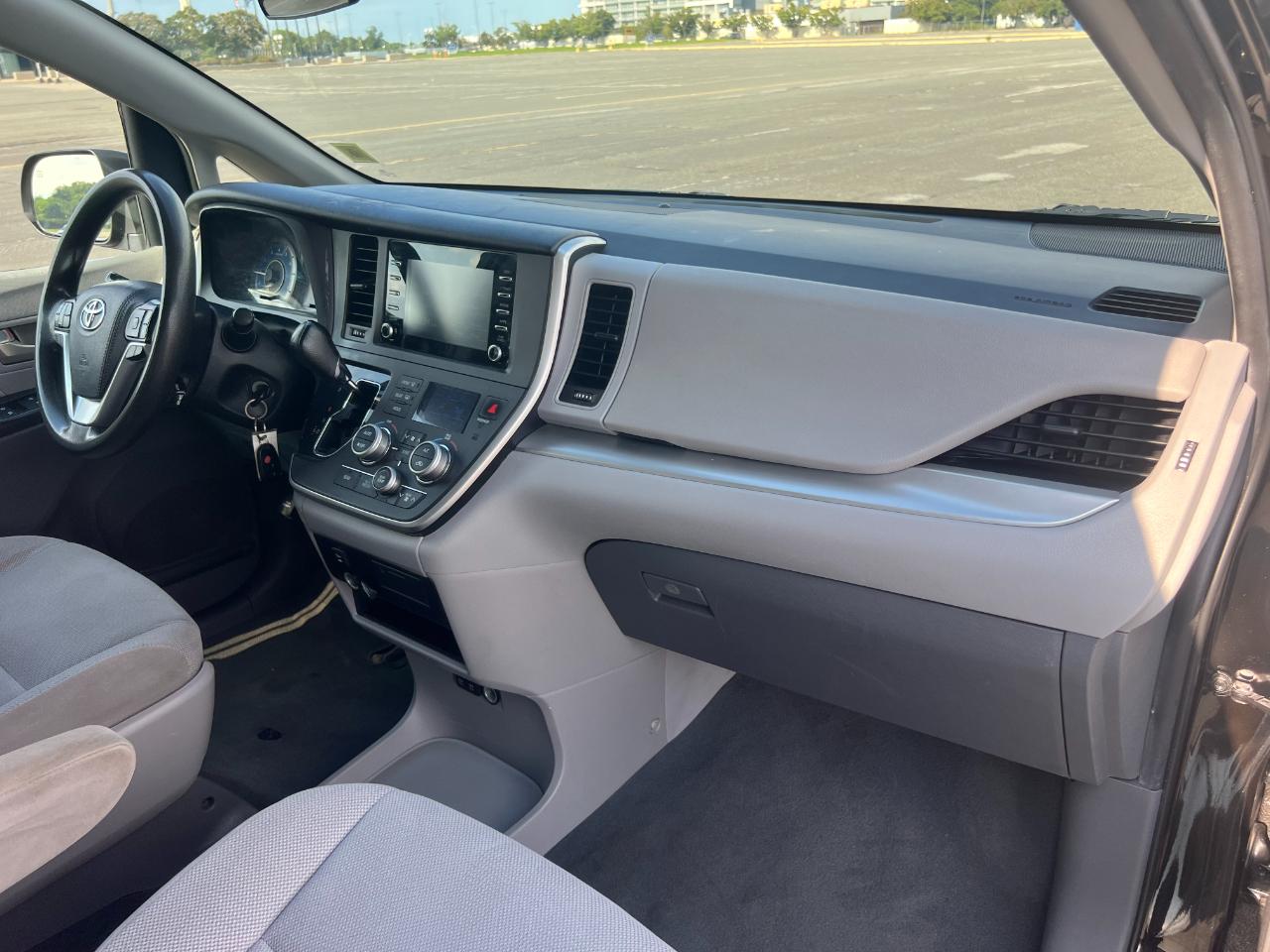 Toyota Sienna LE 7-Passenger Mobility 2020