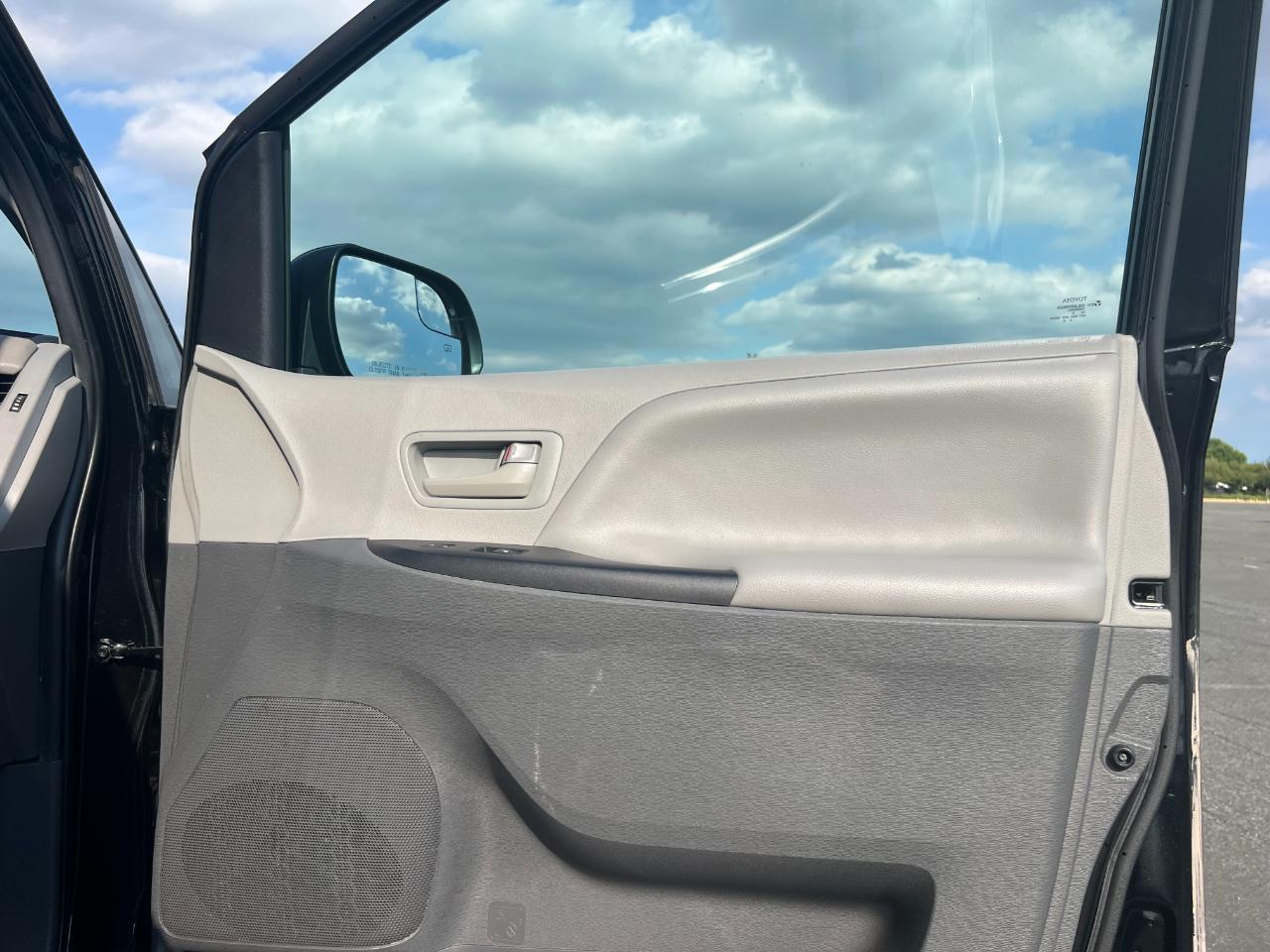 Toyota Sienna LE 7-Passenger Mobility 2020