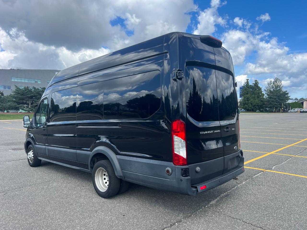 Ford Transit 350 Wagon HD High Roof XLT Sliding Pass. 148 WB EL 2020