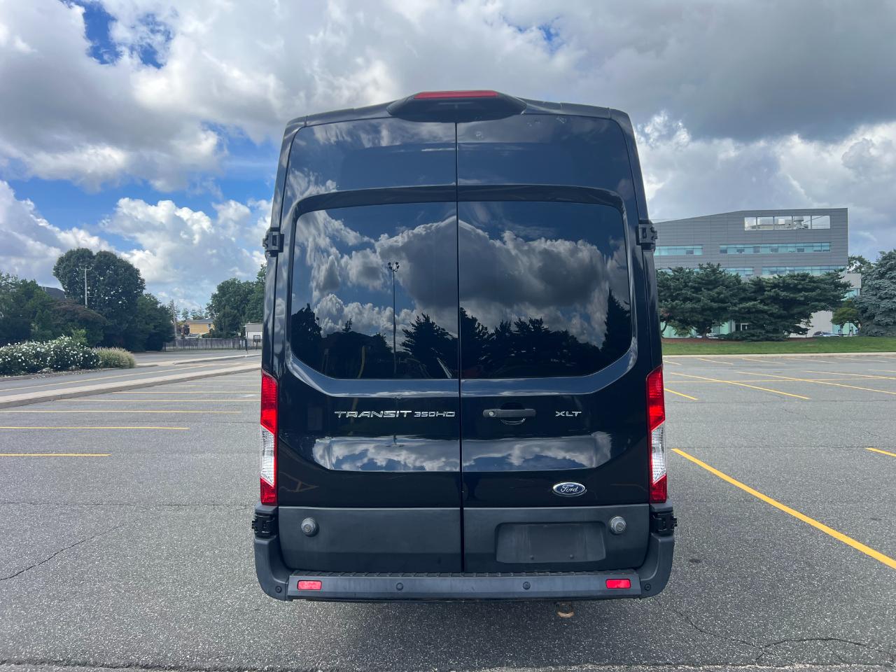 Ford Transit 350 Wagon HD High Roof XLT Sliding Pass. 148 WB EL 2020