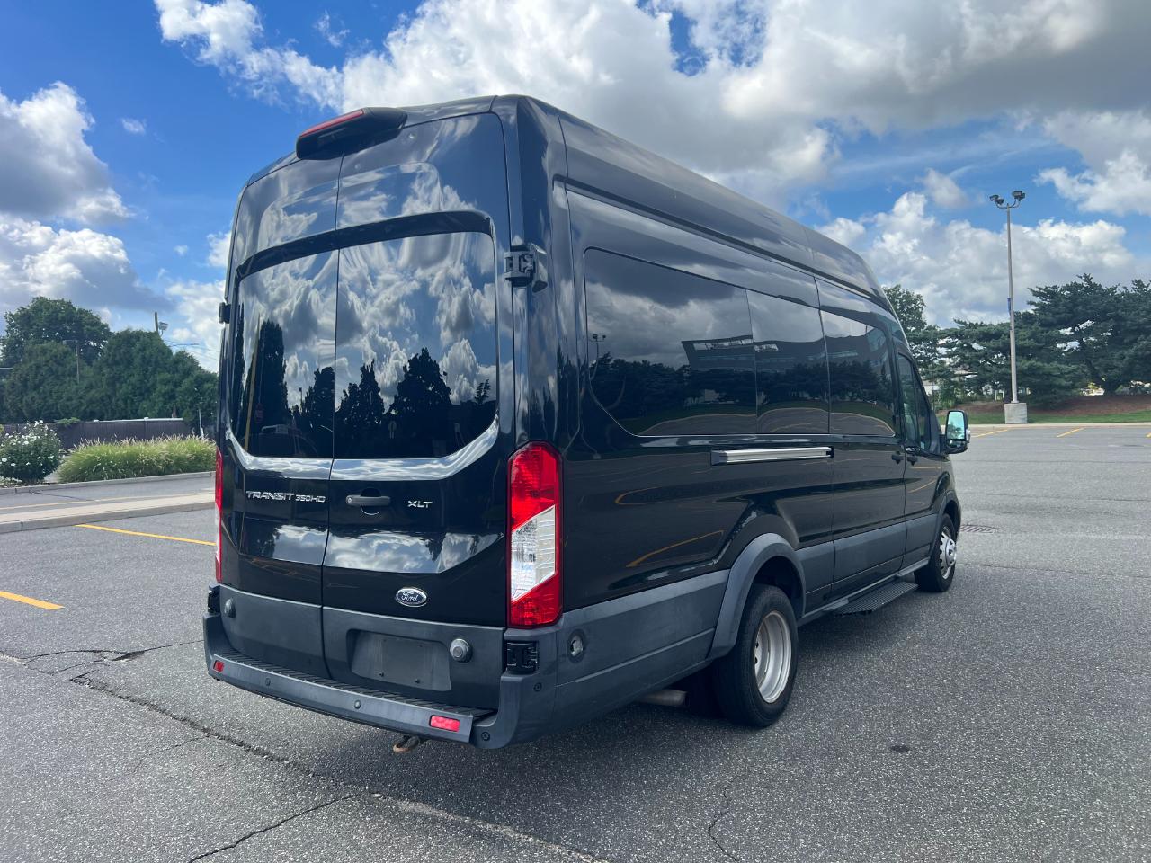 Ford Transit 350 Wagon HD High Roof XLT Sliding Pass. 148 WB EL 2020