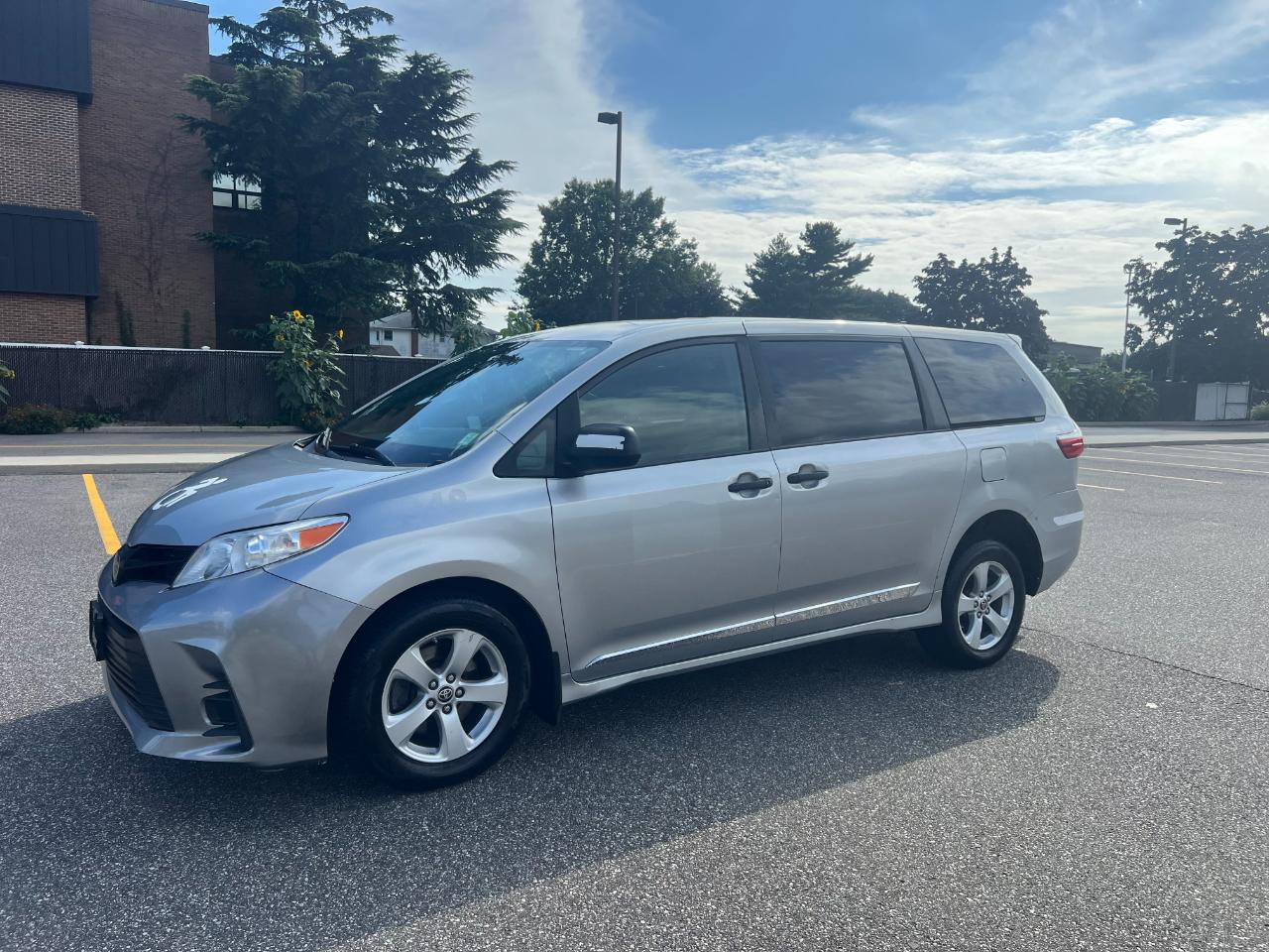 Toyota Sienna LE 7-Passenger Mobility 2020