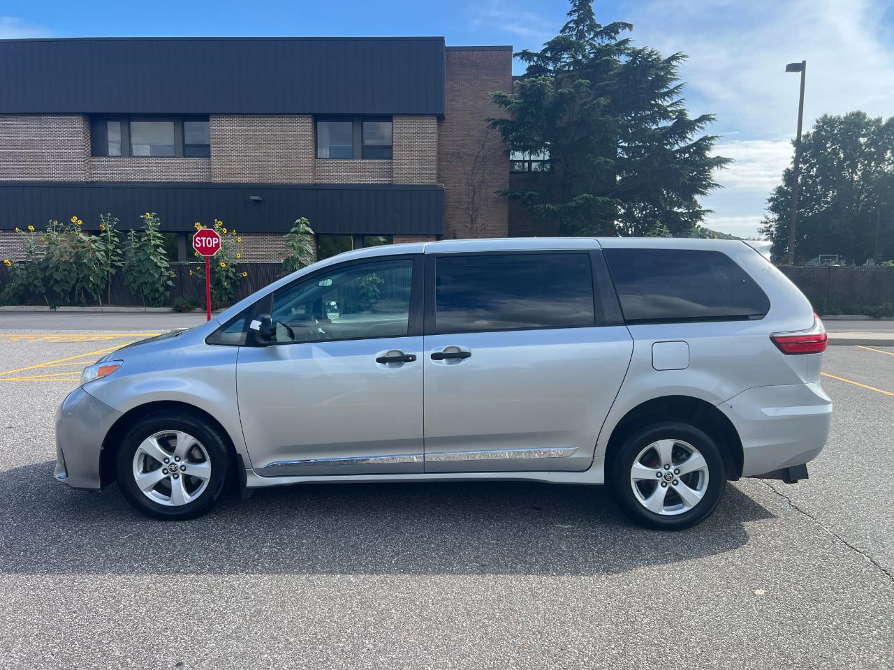 Toyota Sienna LE 7-Passenger Mobility 2020
