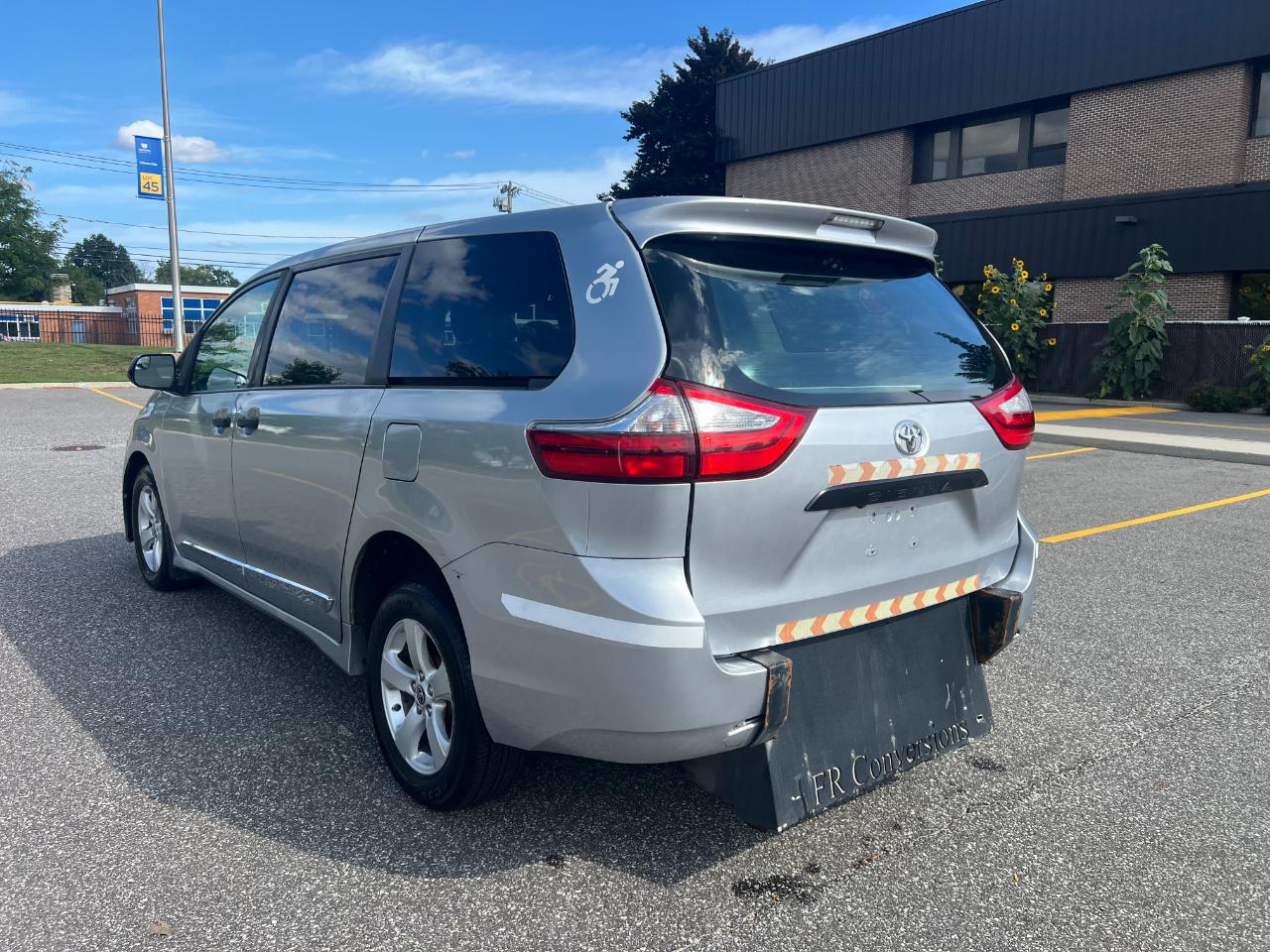 Toyota Sienna LE 7-Passenger Mobility 2020