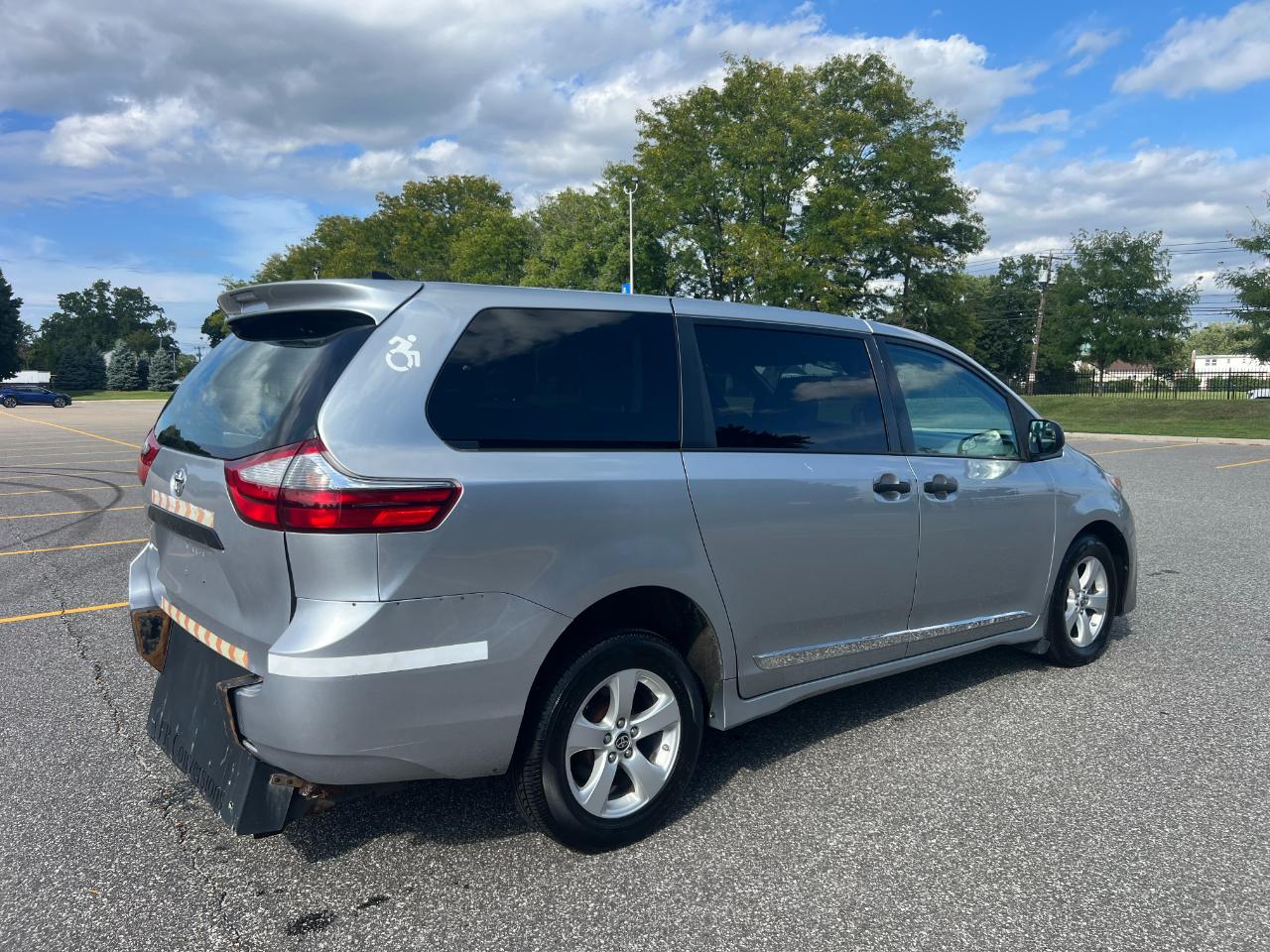 Toyota Sienna LE 7-Passenger Mobility 2020