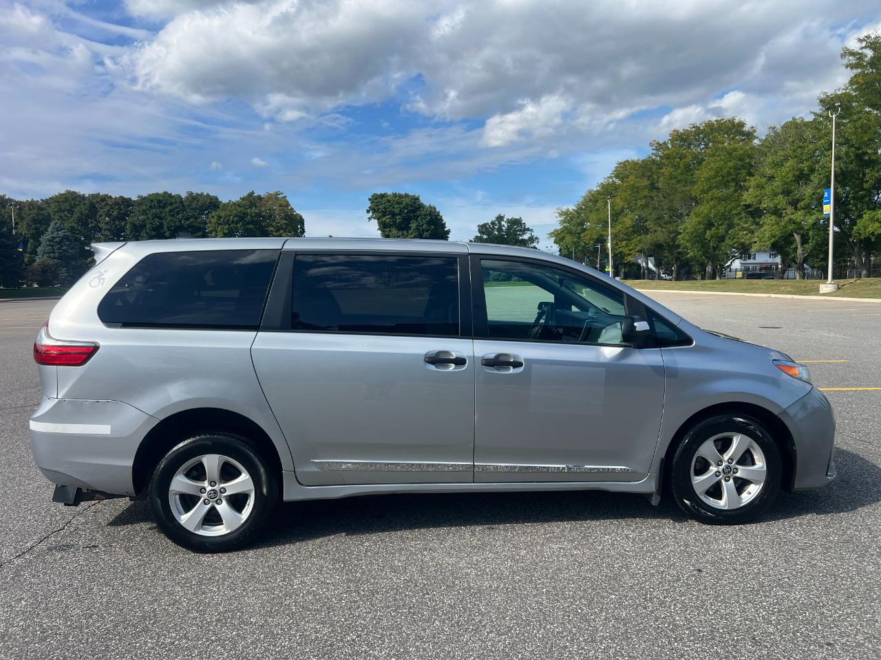 Toyota Sienna LE 7-Passenger Mobility 2020