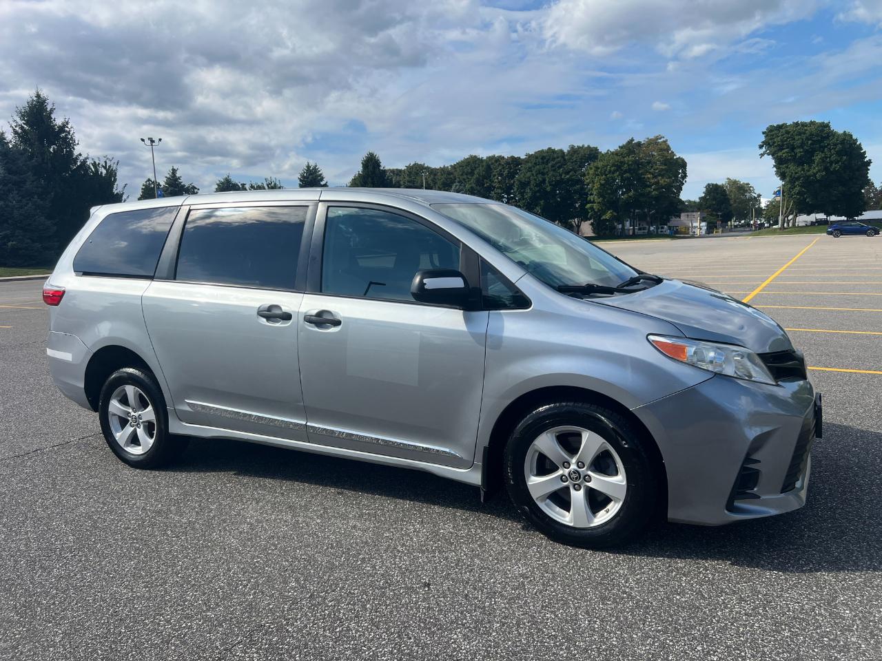 Toyota Sienna LE 7-Passenger Mobility 2020