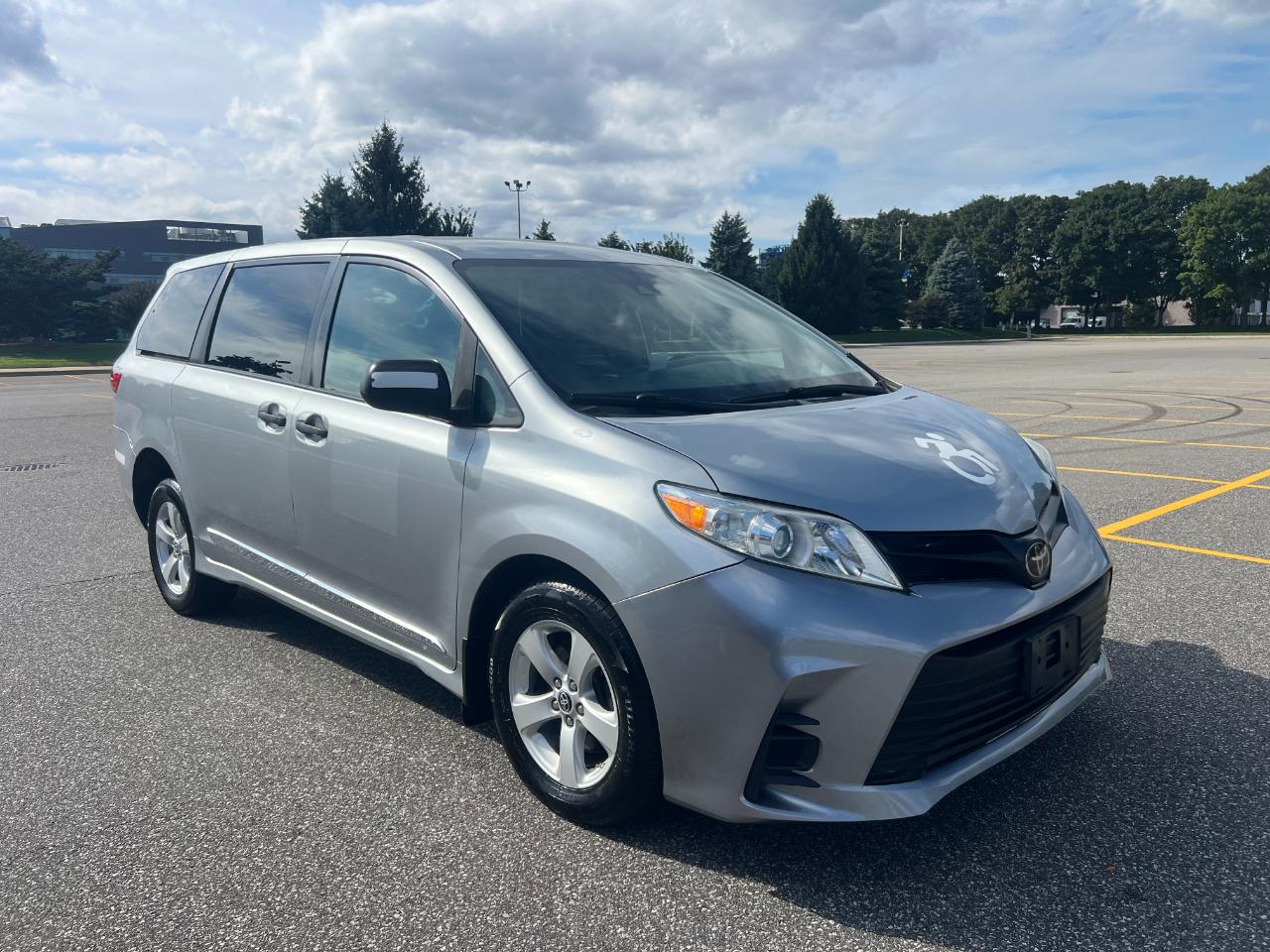 Toyota Sienna LE 7-Passenger Mobility 2020
