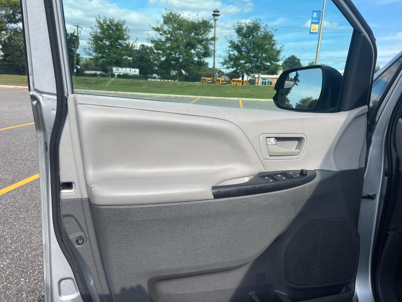 Toyota Sienna LE 7-Passenger Mobility 2020