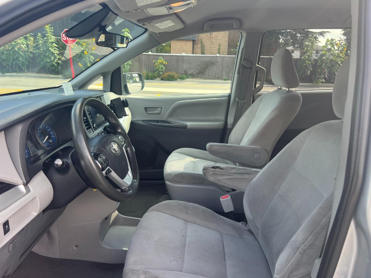 Toyota Sienna LE 7-Passenger Mobility 2020