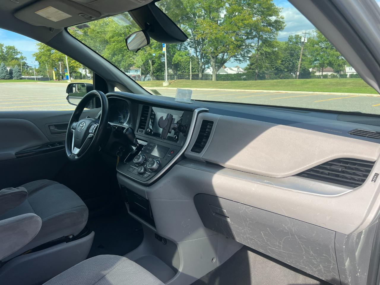 Toyota Sienna LE 7-Passenger Mobility 2020