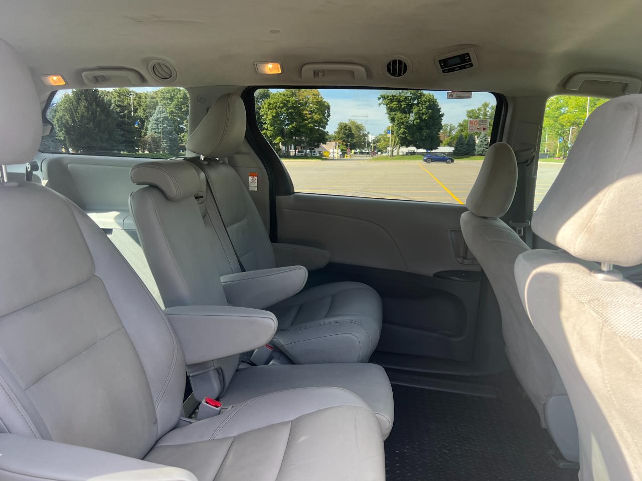 Toyota Sienna LE 7-Passenger Mobility 2020