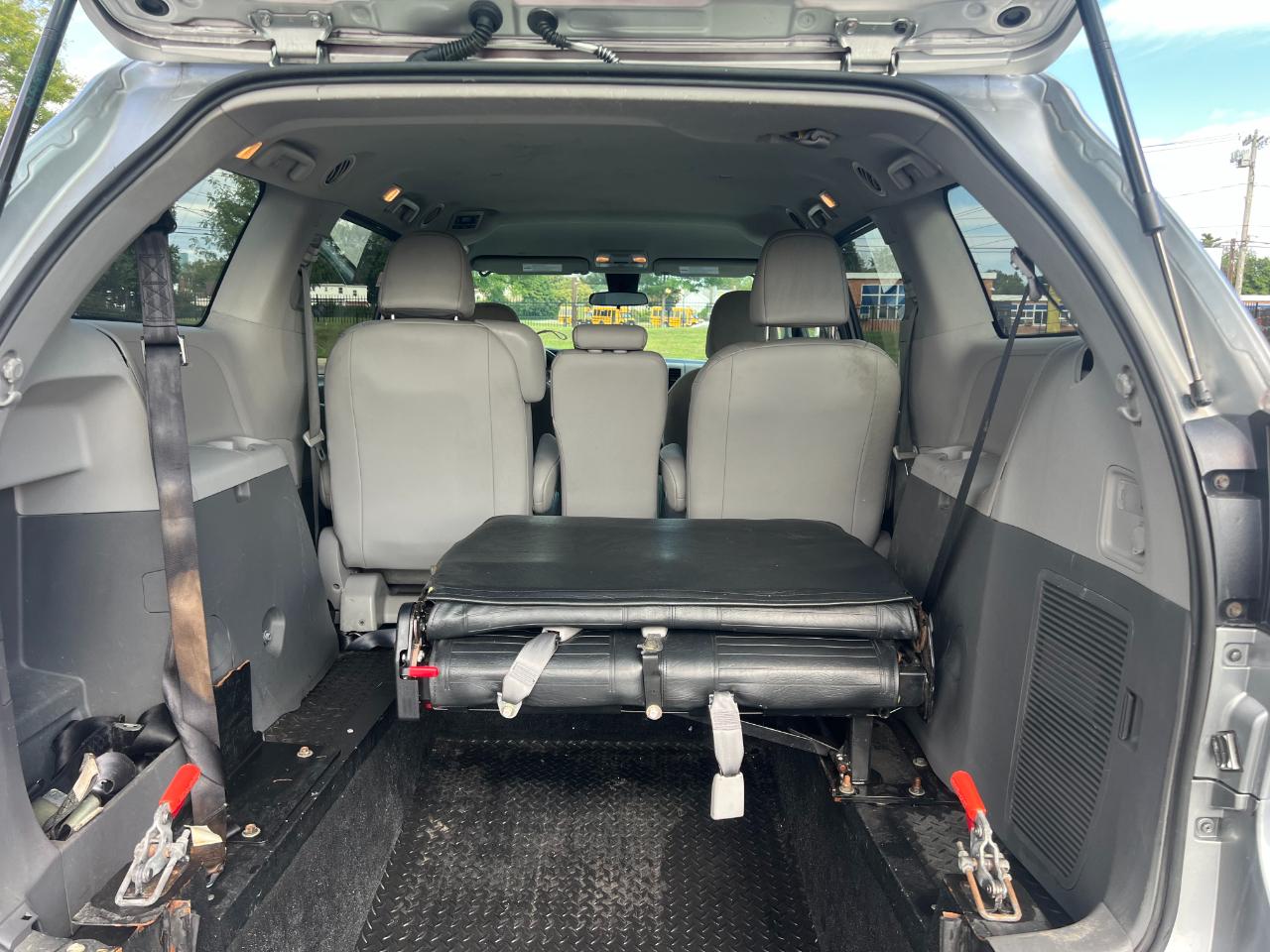 Toyota Sienna LE 7-Passenger Mobility 2020