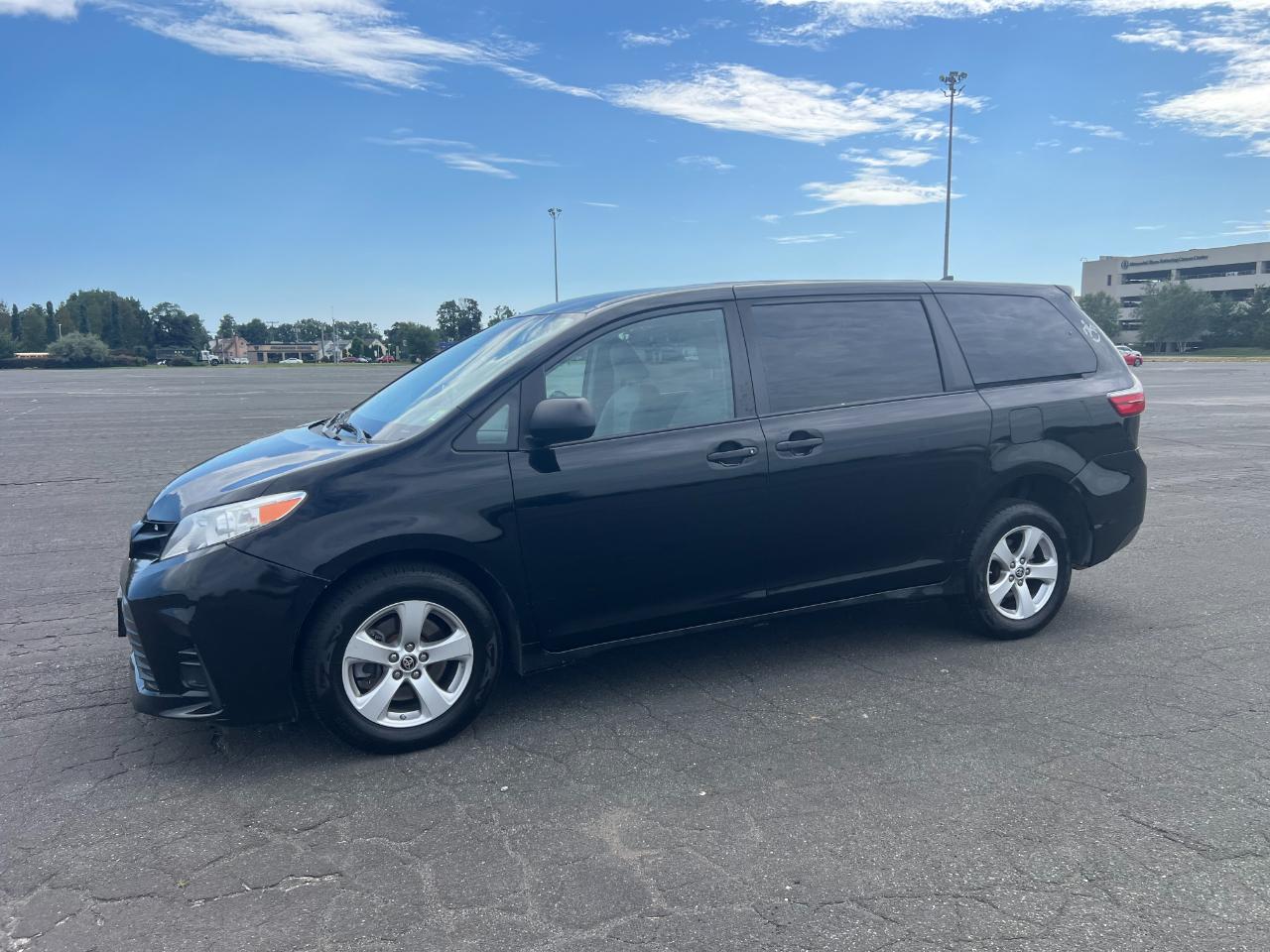 Toyota Sienna LE 7-Passenger Mobility 2020