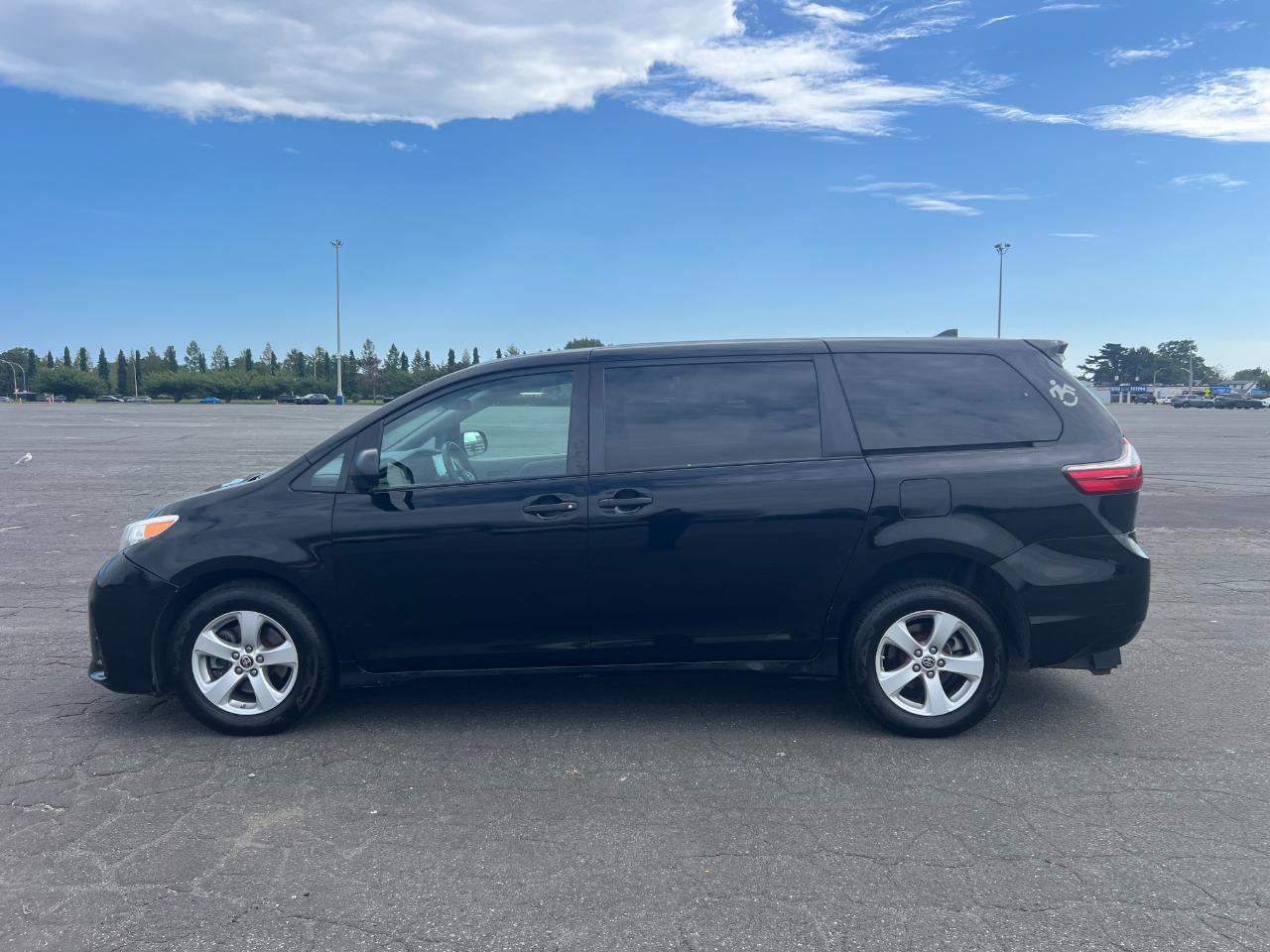 Toyota Sienna LE 7-Passenger Mobility 2020