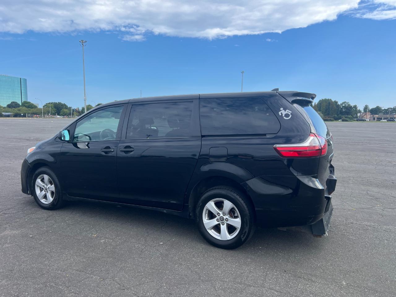 Toyota Sienna LE 7-Passenger Mobility 2020