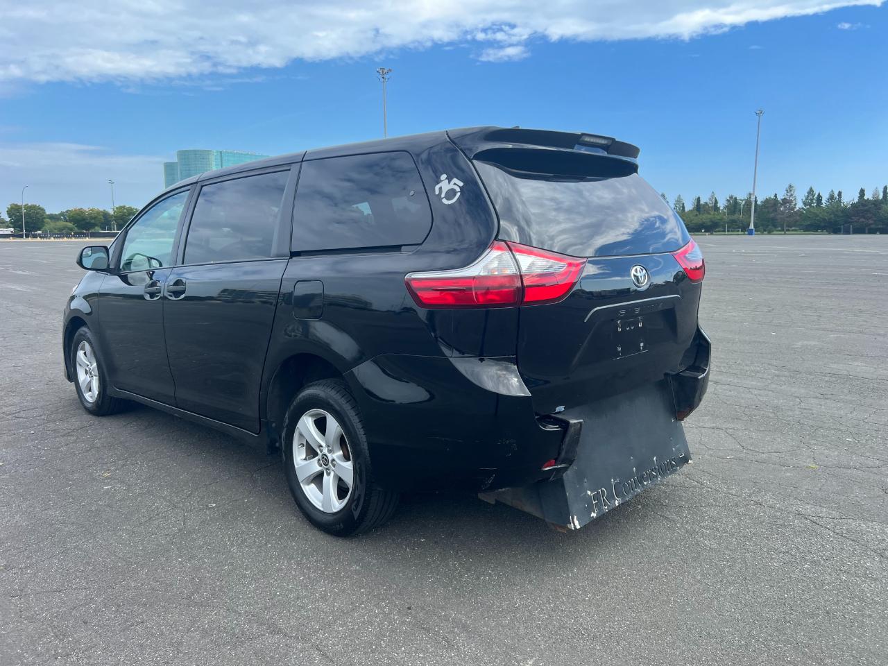 Toyota Sienna LE 7-Passenger Mobility 2020