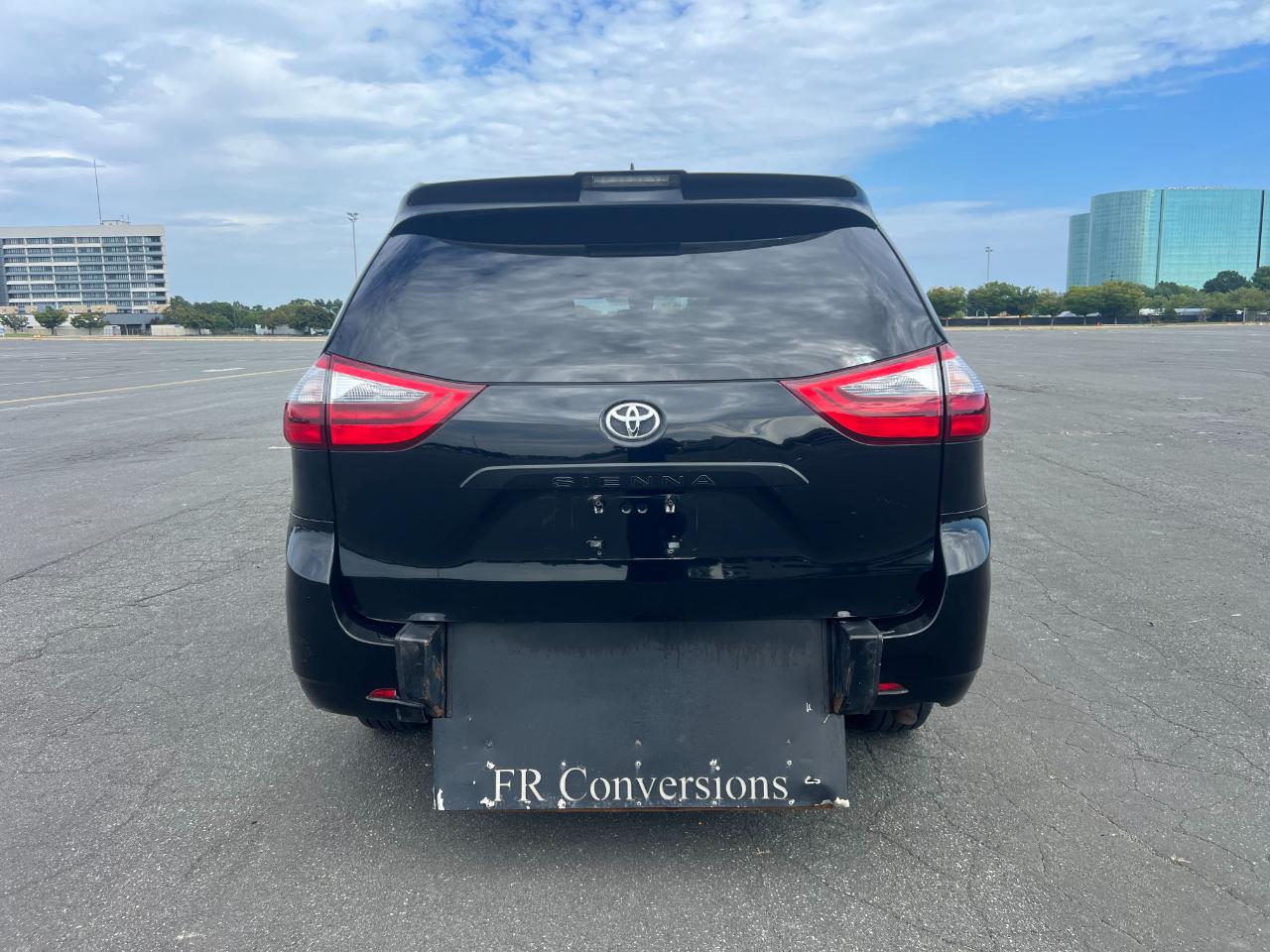 Toyota Sienna LE 7-Passenger Mobility 2020