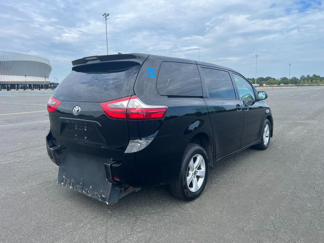 Toyota Sienna LE 7-Passenger Mobility 2020