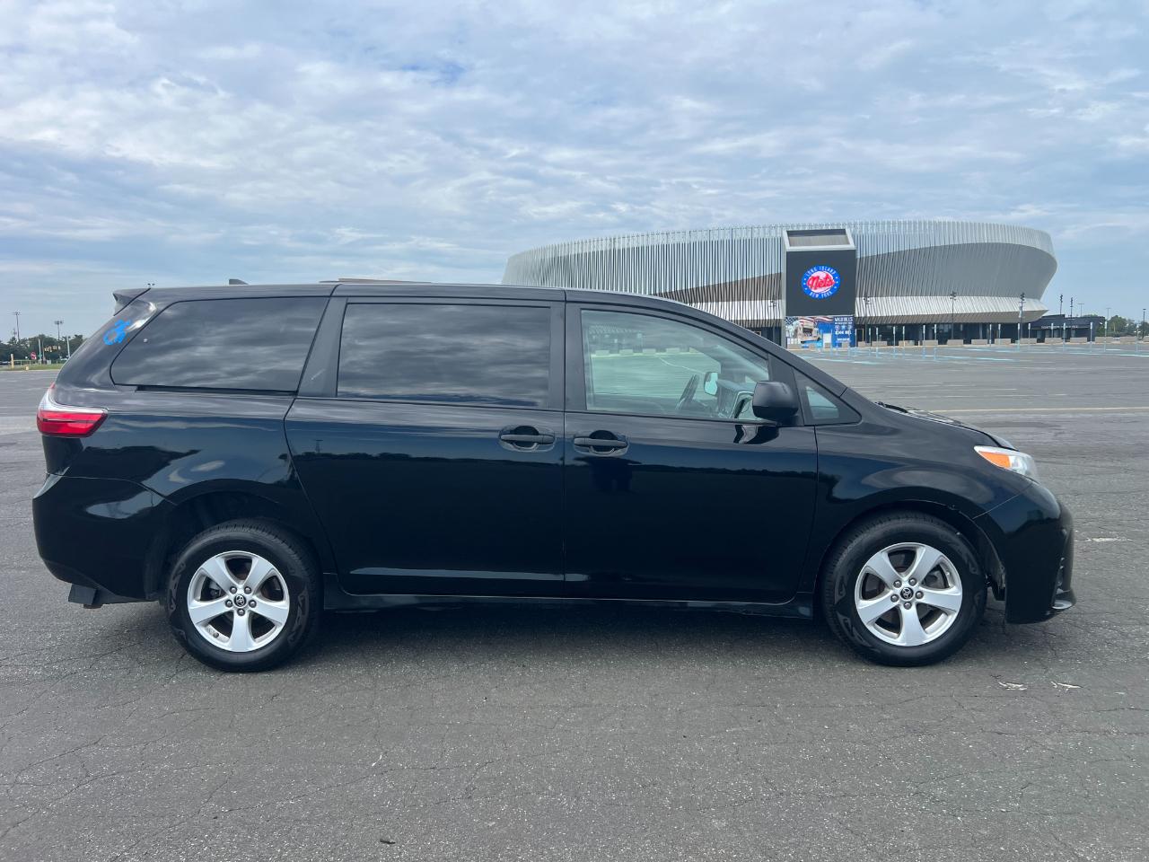 Toyota Sienna LE 7-Passenger Mobility 2020