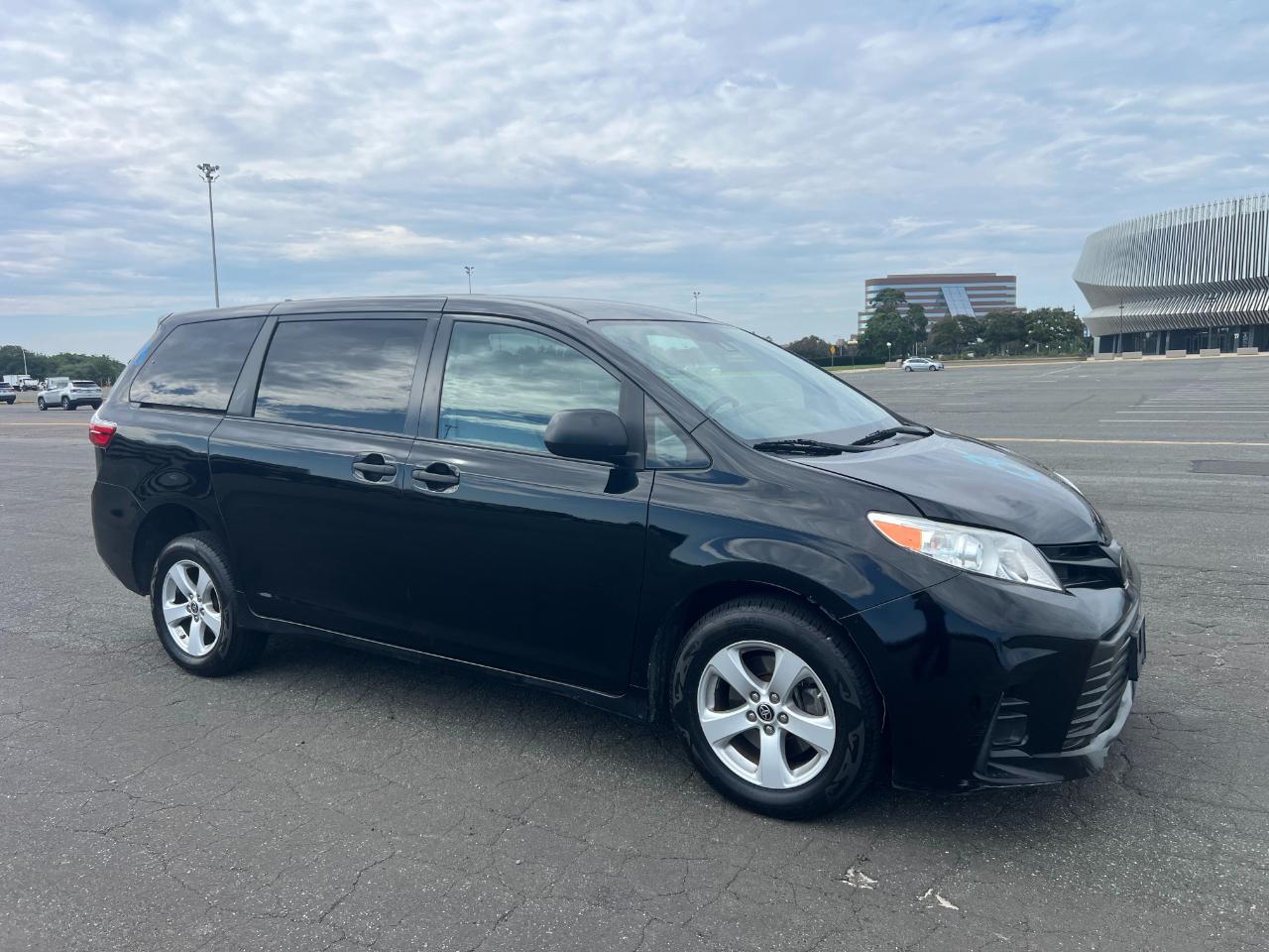 Toyota Sienna LE 7-Passenger Mobility 2020