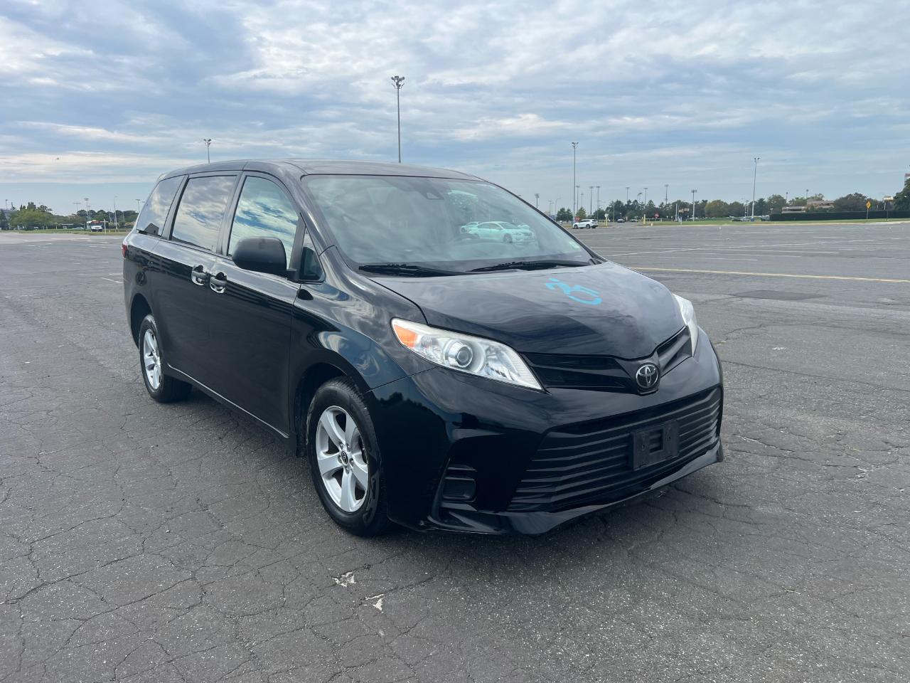 Toyota Sienna LE 7-Passenger Mobility 2020