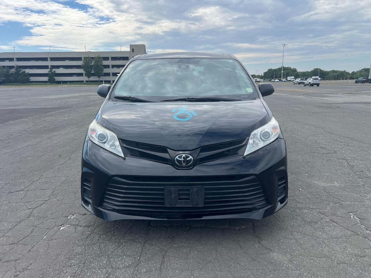 Toyota Sienna LE 7-Passenger Mobility 2020