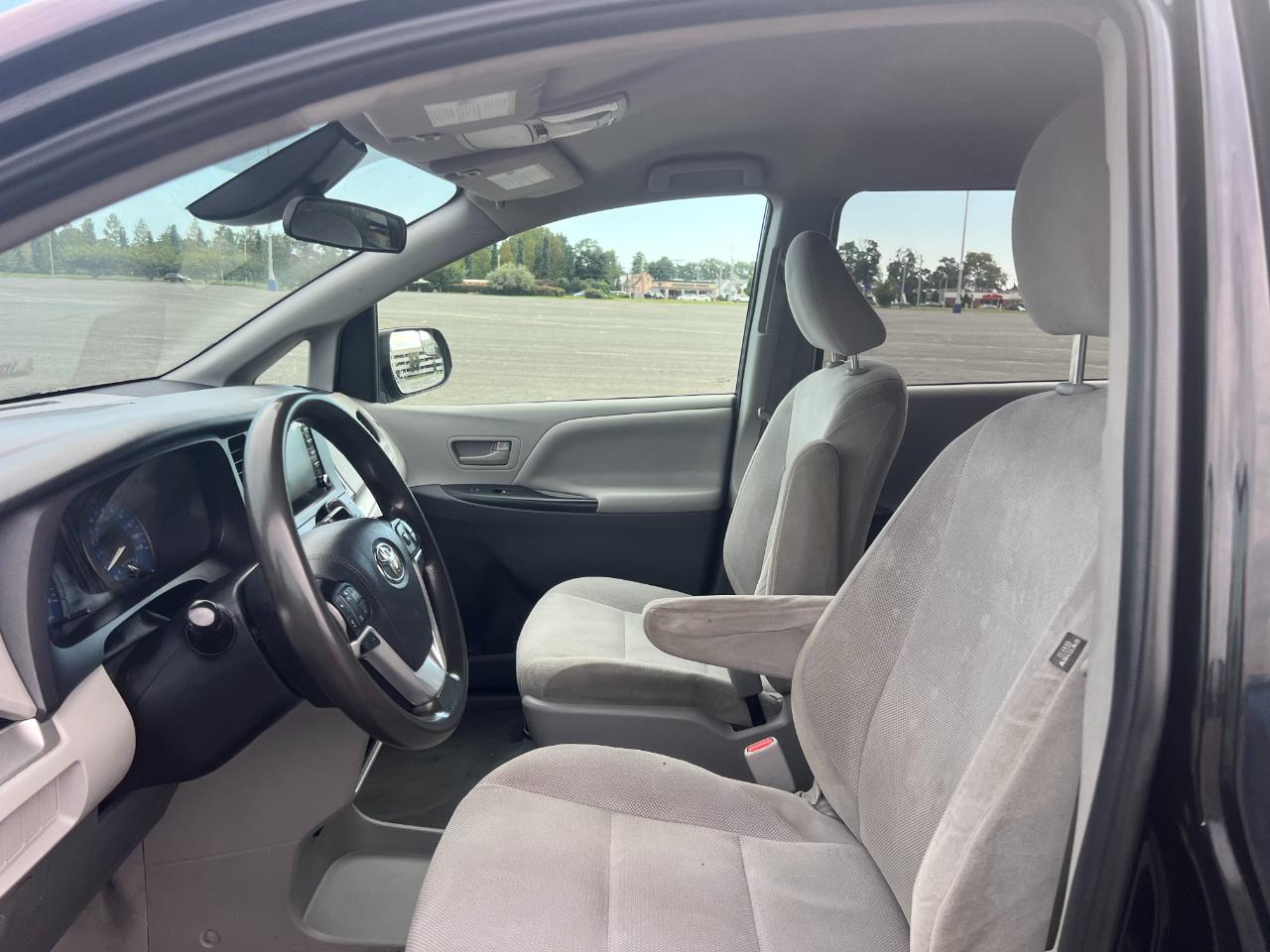 Toyota Sienna LE 7-Passenger Mobility 2020