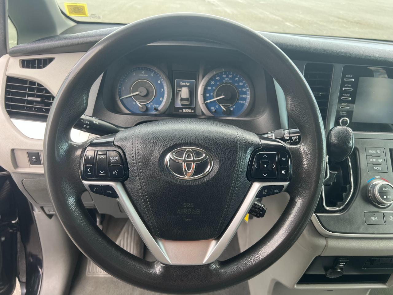 Toyota Sienna LE 7-Passenger Mobility 2020