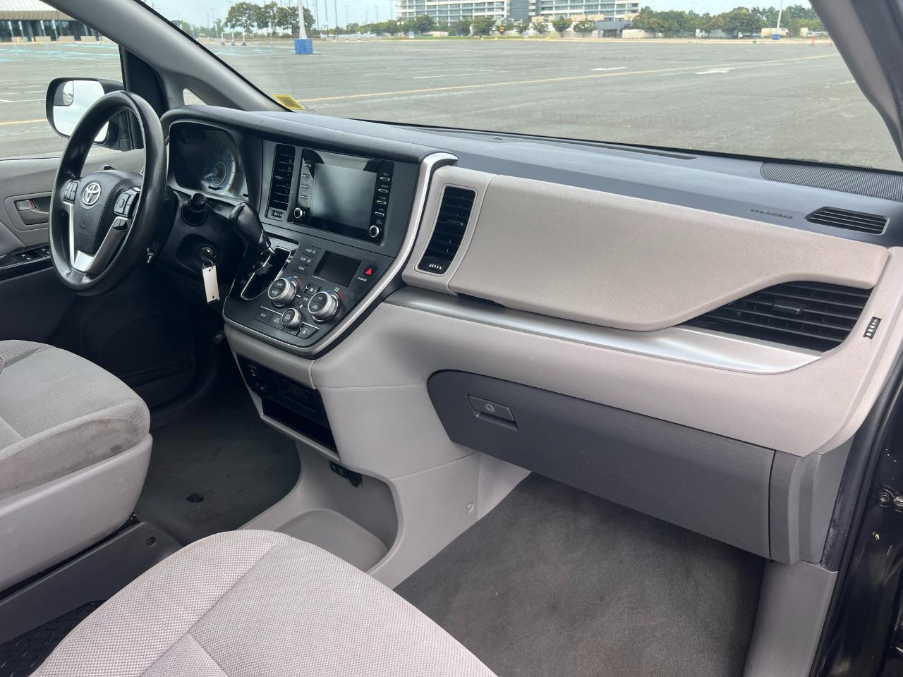Toyota Sienna LE 7-Passenger Mobility 2020