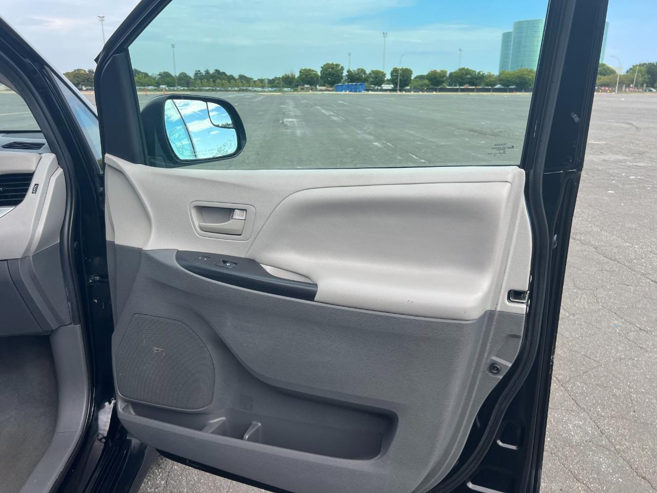 Toyota Sienna LE 7-Passenger Mobility 2020
