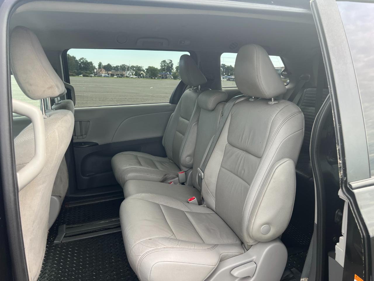 Toyota Sienna LE 7-Passenger Mobility 2020