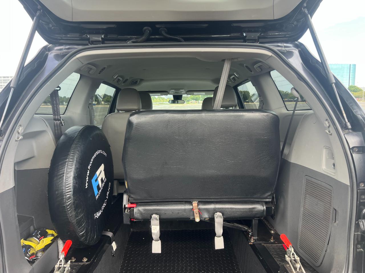 Toyota Sienna LE 7-Passenger Mobility 2020