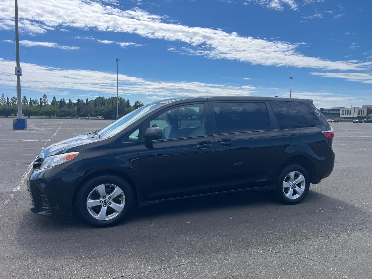 Toyota Sienna LE 7-Passenger Mobility 2020