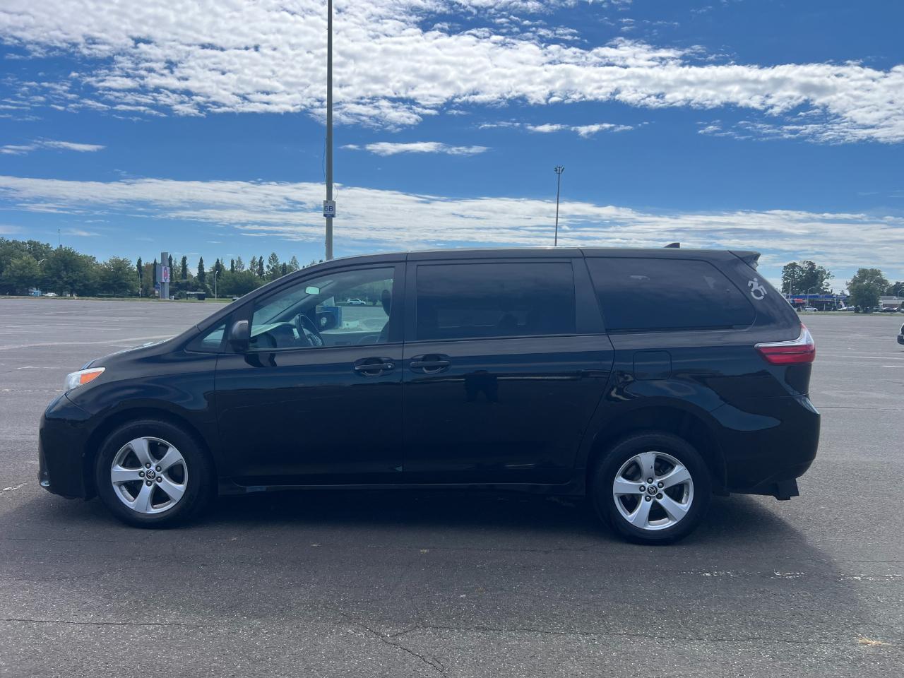 Toyota Sienna LE 7-Passenger Mobility 2020