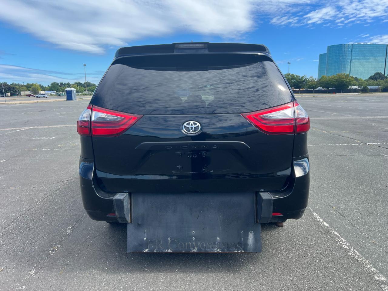 Toyota Sienna LE 7-Passenger Mobility 2020