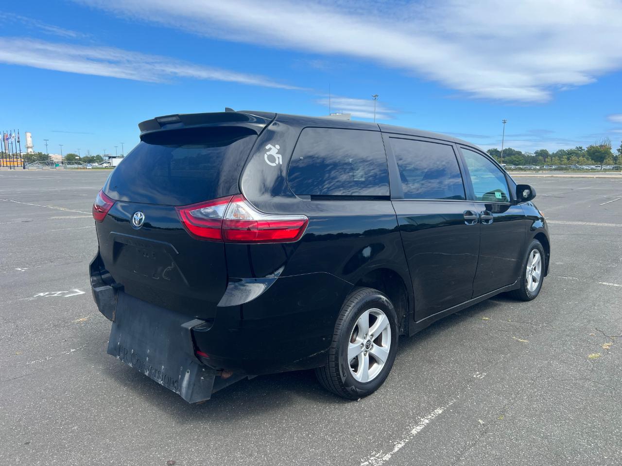 Toyota Sienna LE 7-Passenger Mobility 2020
