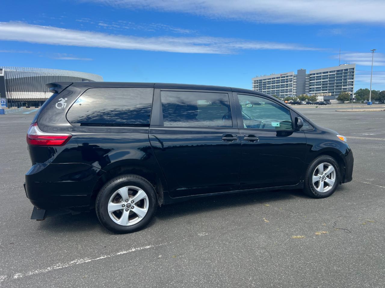 Toyota Sienna LE 7-Passenger Mobility 2020