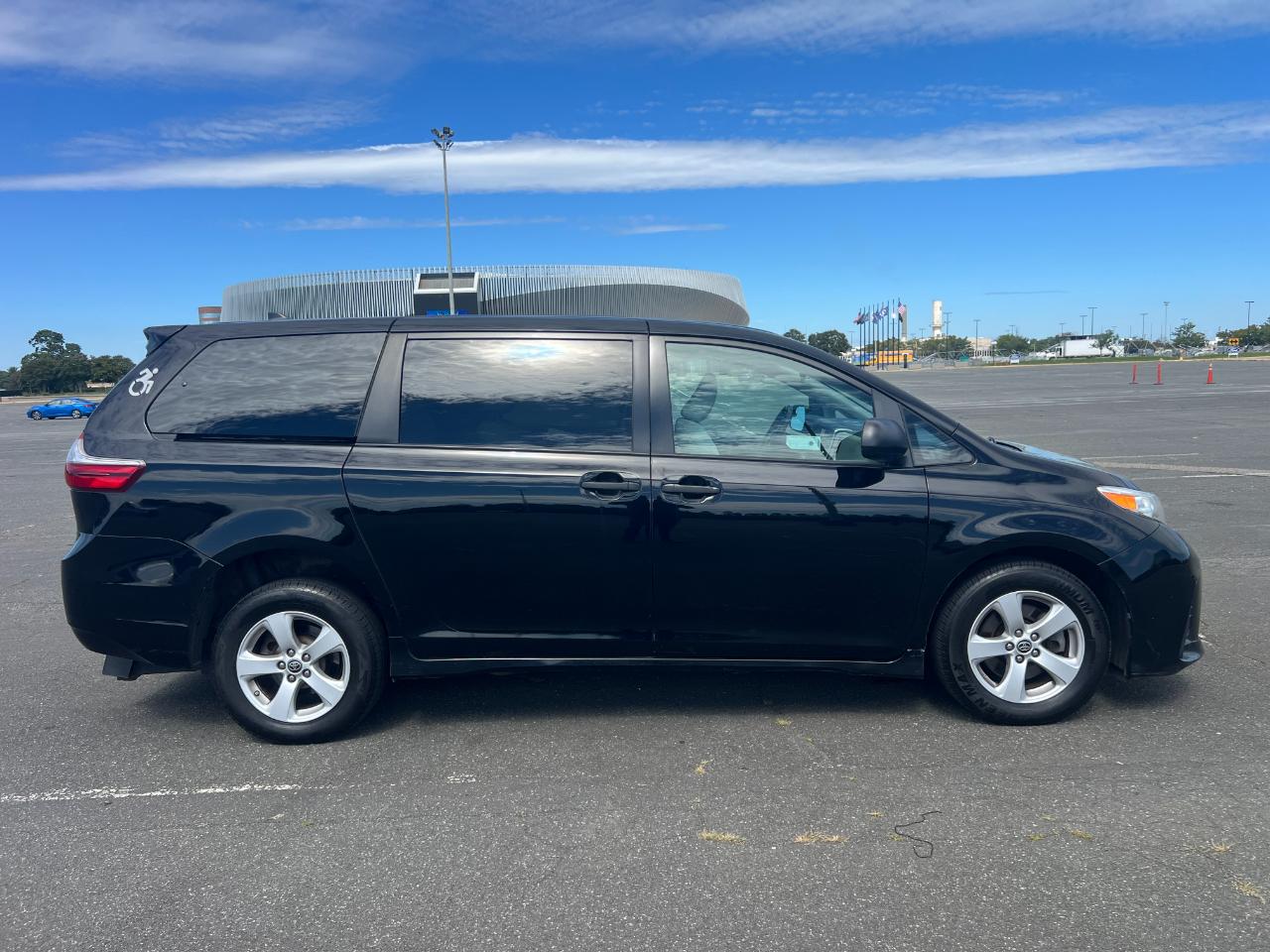 Toyota Sienna LE 7-Passenger Mobility 2020