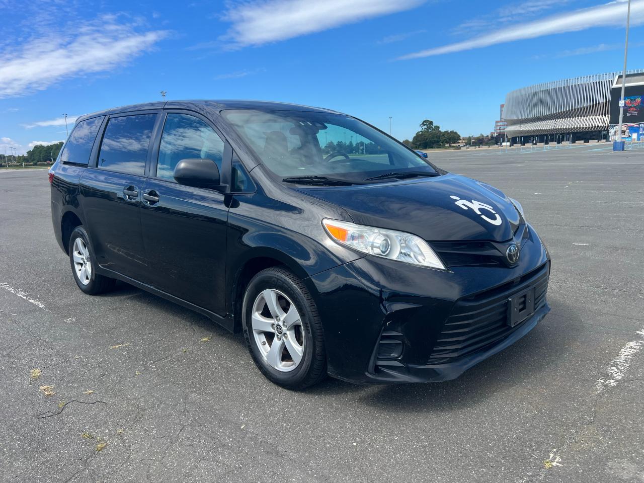 Toyota Sienna LE 7-Passenger Mobility 2020