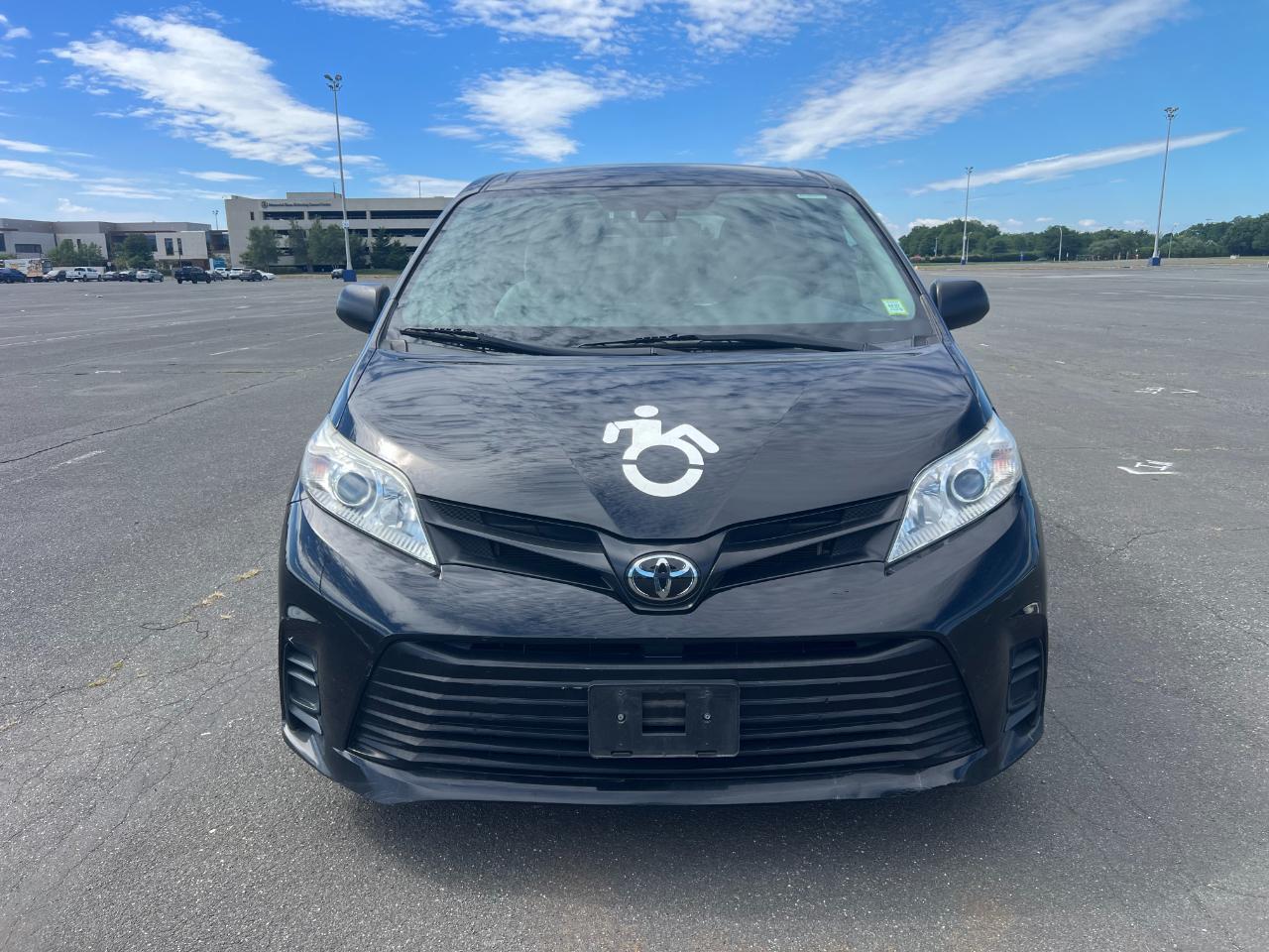 Toyota Sienna LE 7-Passenger Mobility 2020