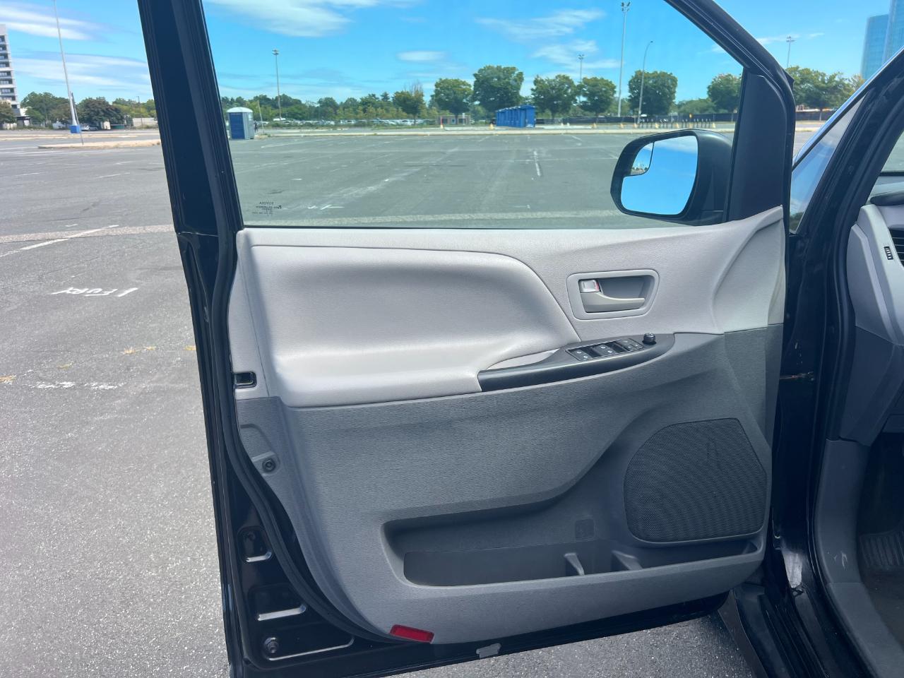 Toyota Sienna LE 7-Passenger Mobility 2020